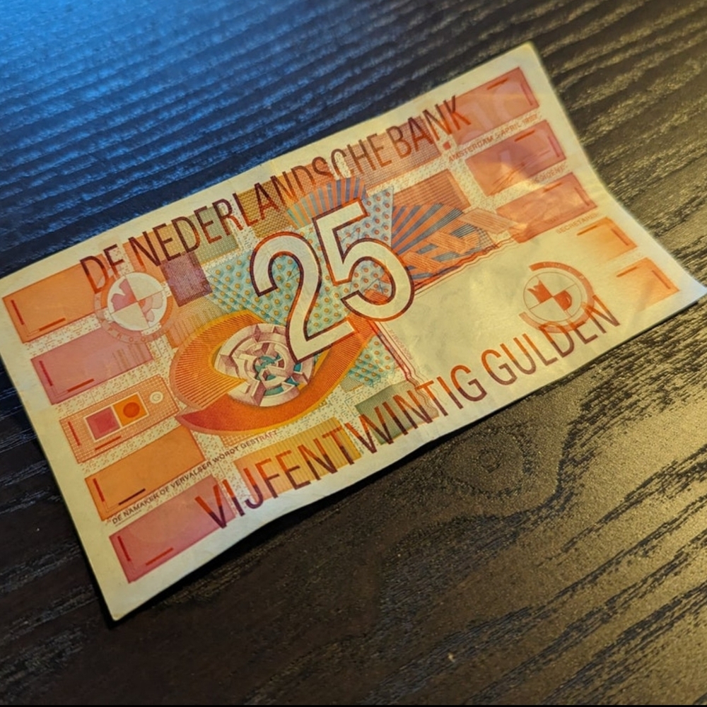Vintage 1989 25 guilder red bank note from the Netherlands